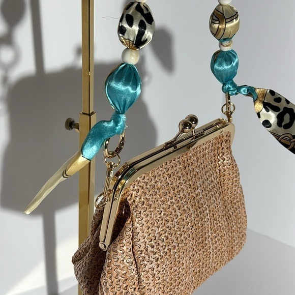 Adorable detachable beaded shoulder strap. Fits any D-ring bag - Picture 1 of 12